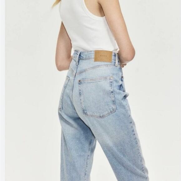 H&M &Denim Light Wash Ultra High Waist Mom Jeans Size 6 EUC - Picture 2 of 8